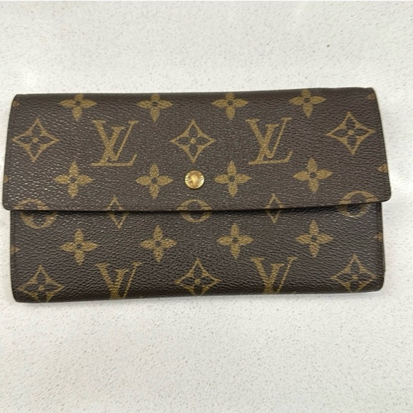 Louis Vuitton Handbags - LOUIS VUITTON LONG MONOGRAM TRIFOLD
